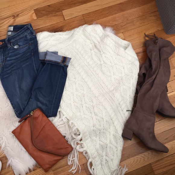 Sweaters - Blanket Poncho with fringe